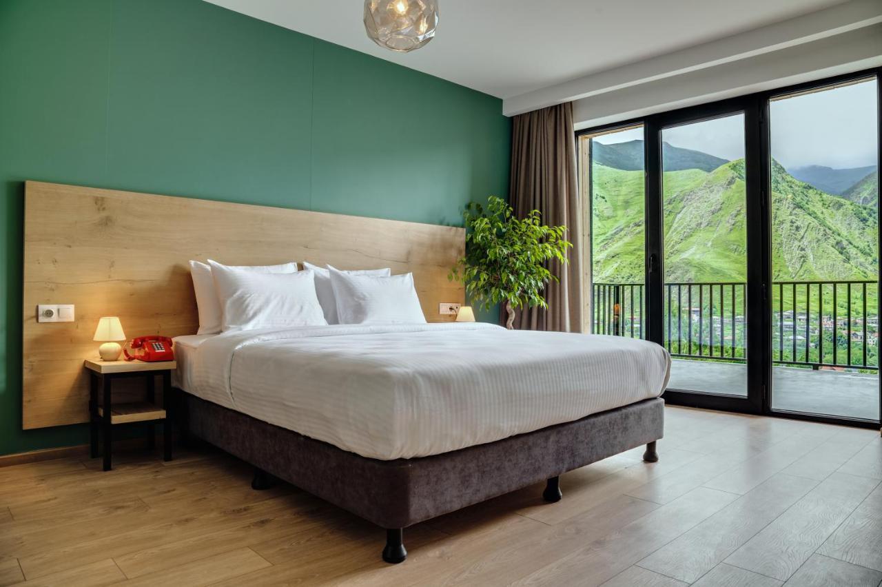 Intourist Kazbegi Hotel Екстериор снимка