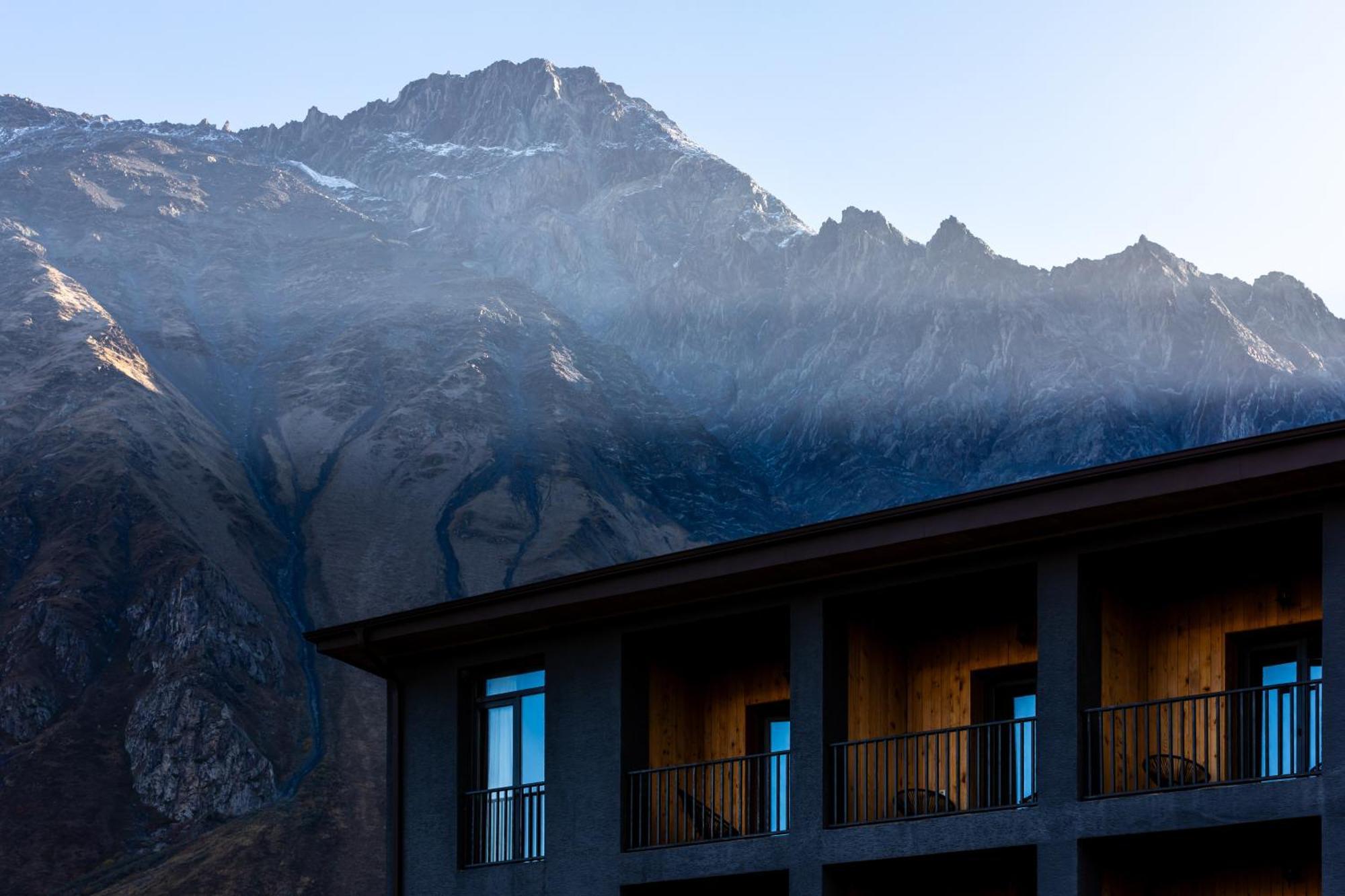 Intourist Kazbegi Hotel Екстериор снимка