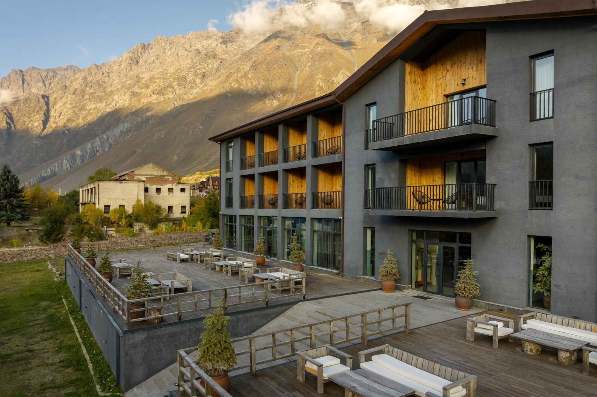 Intourist Kazbegi Hotel Екстериор снимка