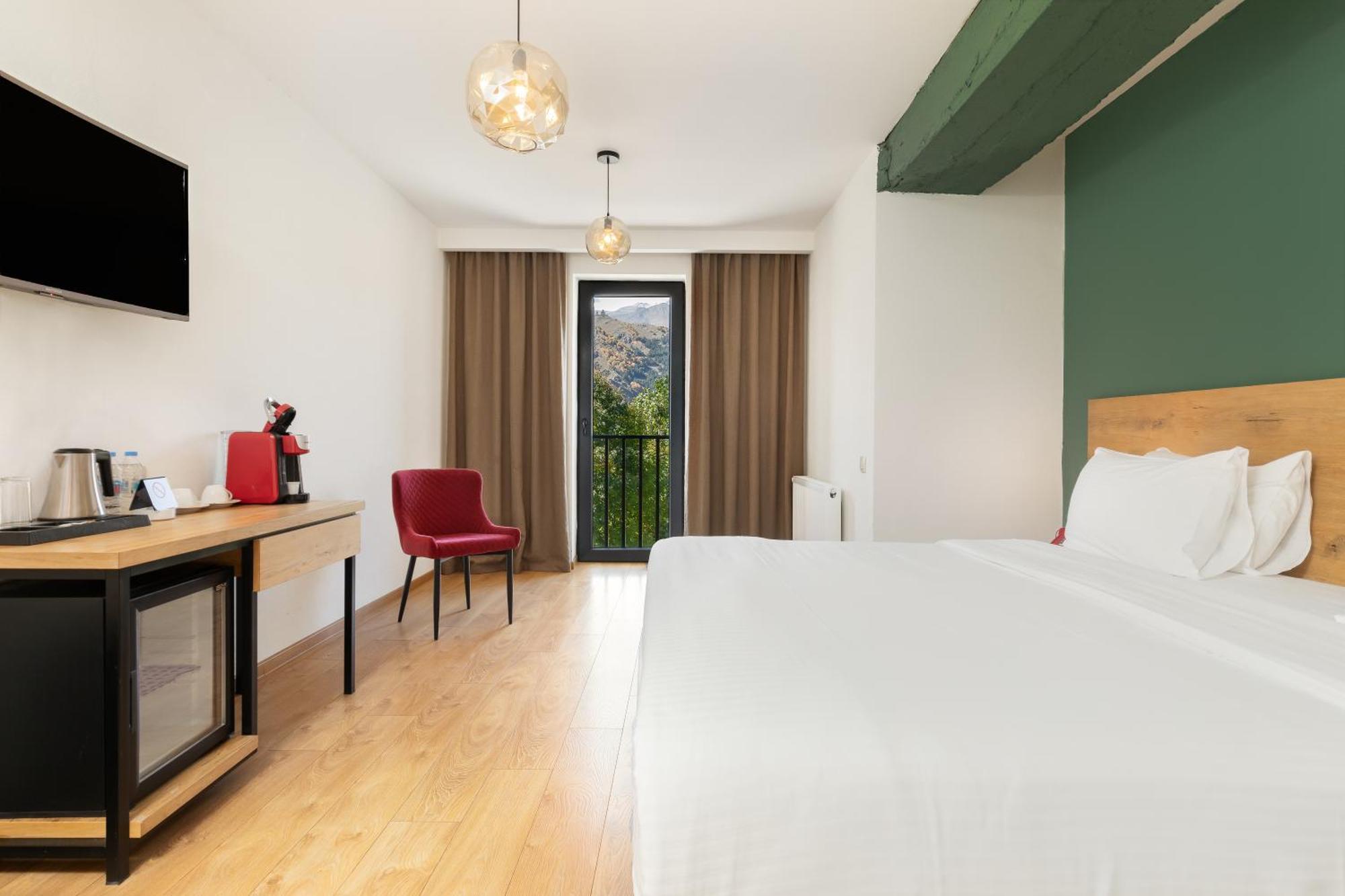 Intourist Kazbegi Hotel Екстериор снимка