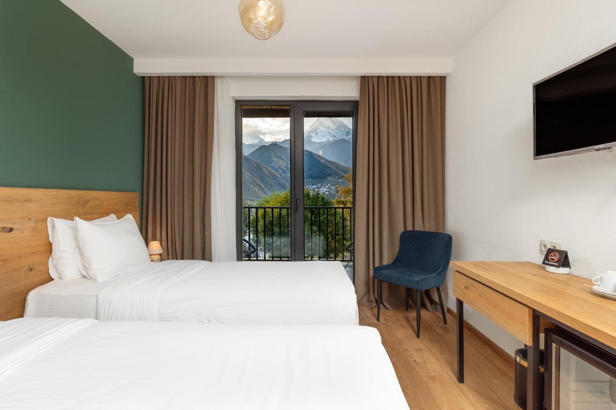Intourist Kazbegi Hotel Екстериор снимка