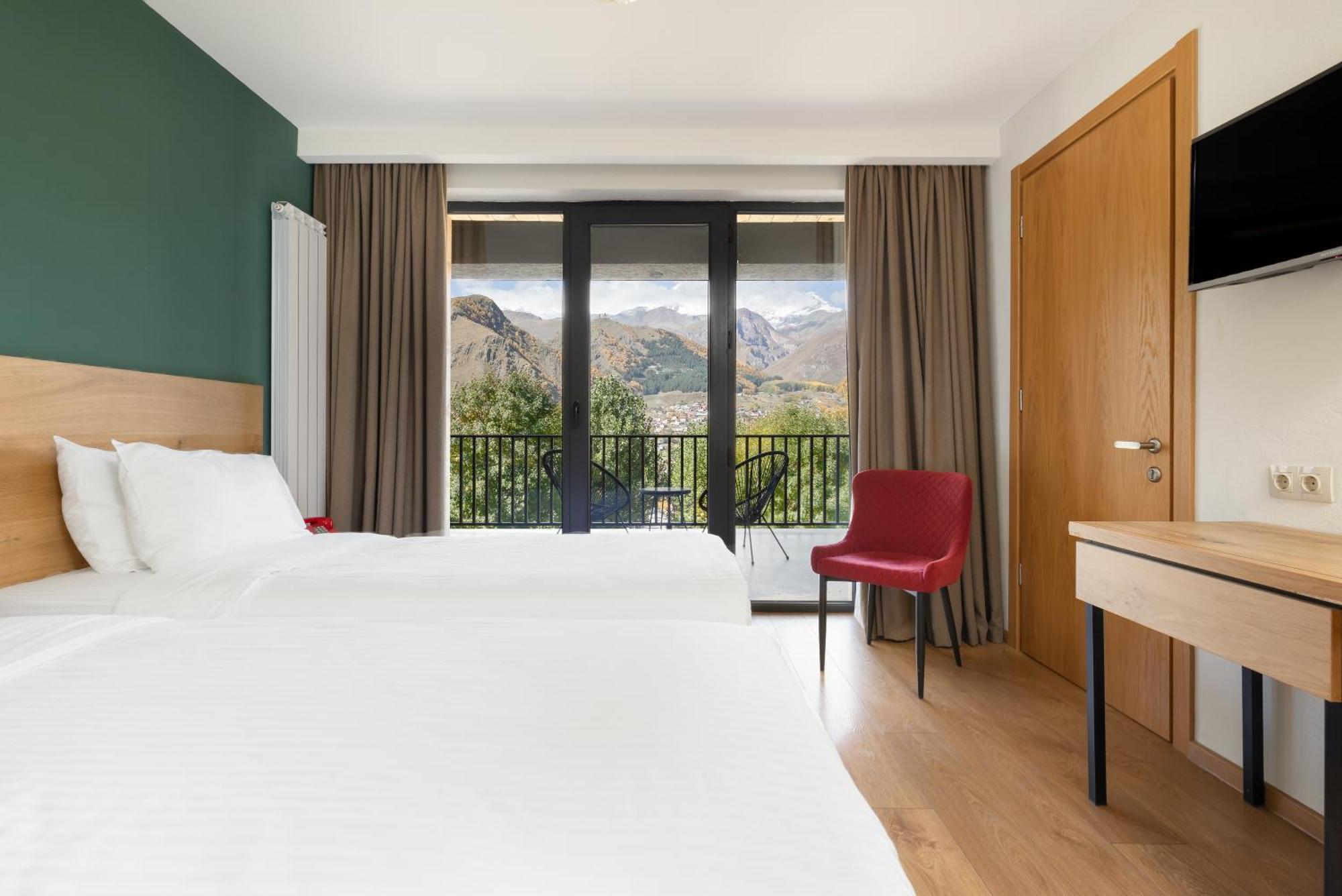Intourist Kazbegi Hotel Екстериор снимка