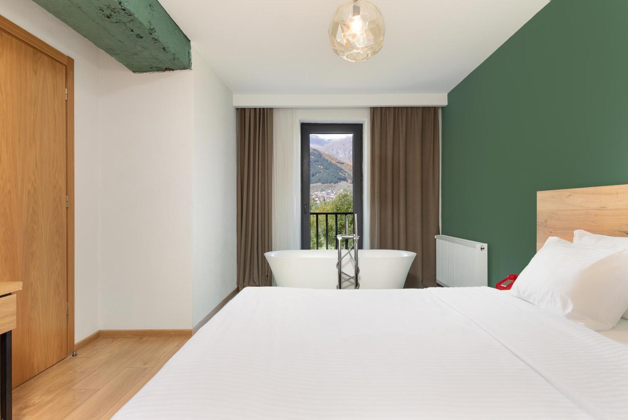 Intourist Kazbegi Hotel Екстериор снимка