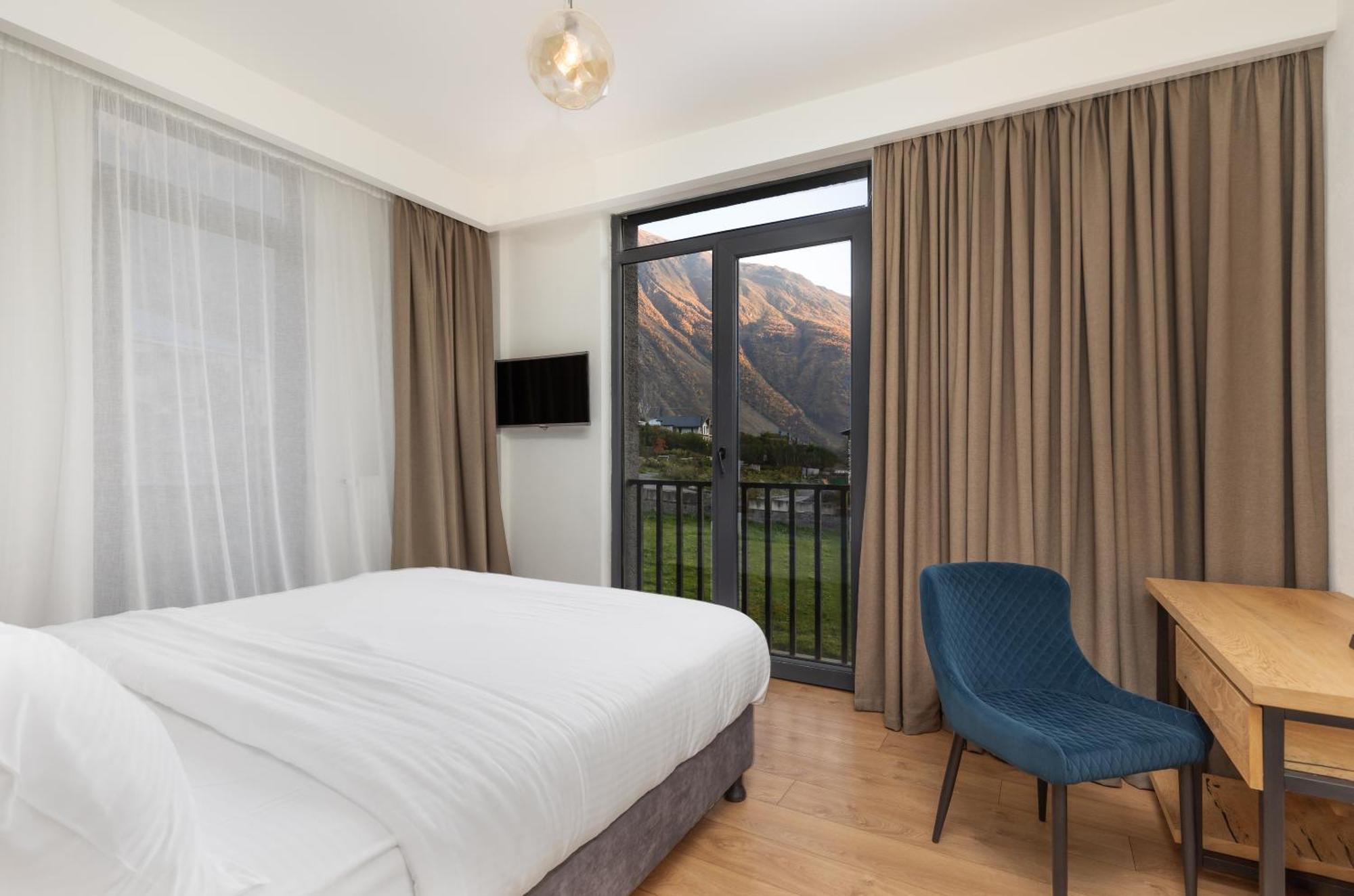 Intourist Kazbegi Hotel Екстериор снимка